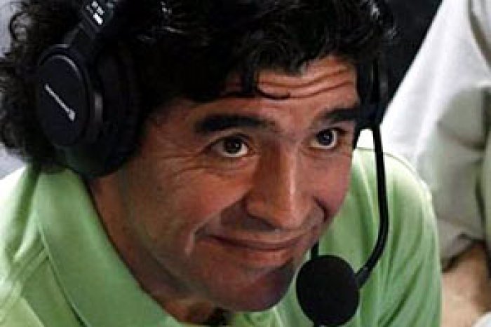 Maradonovi pomůžou další dva mistři světa 