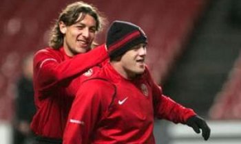 Heinze chce zůstat, Silvestre je na odchodu z United