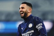 Transferový boulevard: Pohyby v obraně United, nabídku od Saúdů řeší i Mahrez