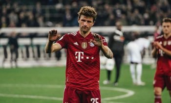 Neuer a Lewandowski se mají v Bayernu nových smluv dočkat. Müller by ale mohl hledat novou výzvu