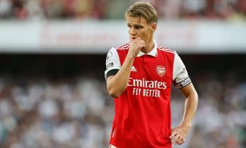 Arteta má před náročným týdnem velké starosti, zraněný se do Londýna vrací i Ödegaard