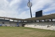 Nový stadion v Hradci Králové bude mít měsíc zpoždění. Start nové sezony se tak nestihne...