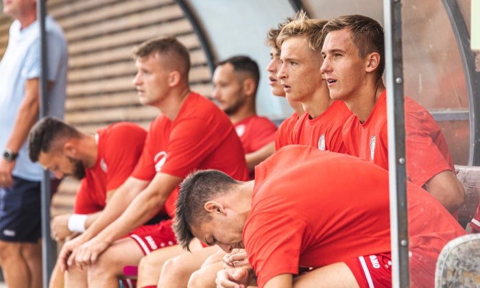 Chrudim se dočasně posunula do čela druhé ligy, doma ale poprvé ztratila. Béčko Sparty přehrálo třetí Vyškov, bitva o Brno bez vítěze