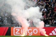 Ostuda v Nizozemsku. Fanoušci Ajaxu způsobili přerušení derby