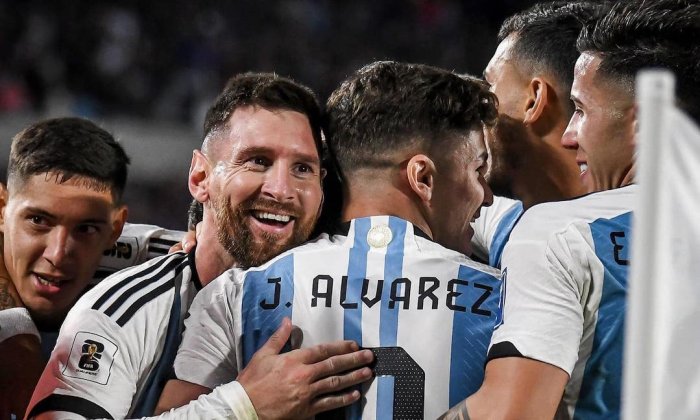 Mistři světa začali třemi body, Messi se mezi nejlepšími střelci jihoamerické kvalifikace dotáhl na Suáreze