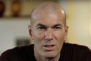 Zidane je pod tlakem. Odmítl nabídku z Alžírska, i když je tři roky bez práce. Na kouče prý tlačí jeho otec