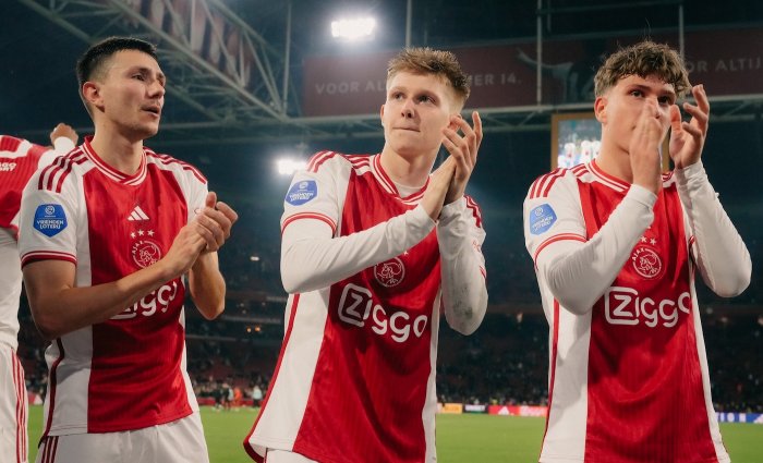 Ajax po více než dvou měsících zabral. Obra Eredivisie vystřelili mimo sestupové pásmo Bergwijn a Akpom