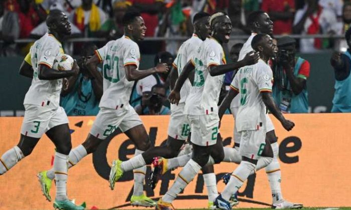 Divokou přestřelku ovládl Kamerun, sparťan Gomez si dal vlastní gól. Senegal nepustil Guineu ke slovu