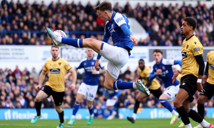 Ipswich se bez brankáře Hladkého postaral o senzaci v Anglickém poháru, vypadl se soupeřem z šesté ligy