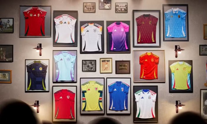 Adidas a présenté les maillots pour l’Euro.  Les designers n’avaient pas peur des couleurs pour les variantes extérieures