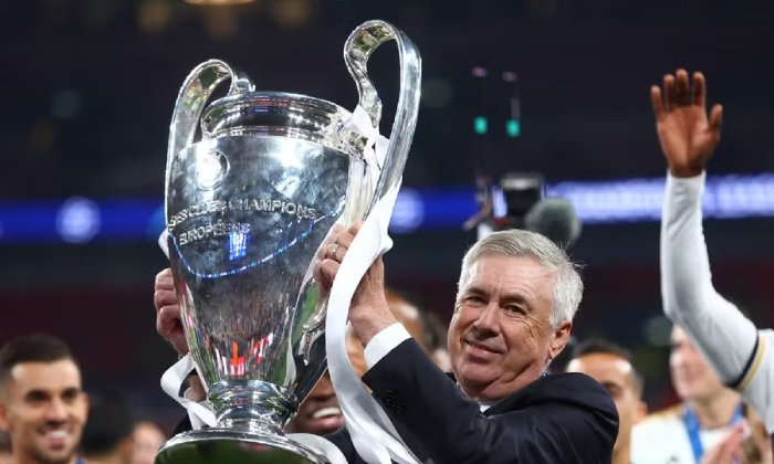 Kam všichni zmizeli? Finále Ligy mistrů zlomila netradiční poločasová porada i s náhradníky. Nešlo nám to, přiznal Ancelotti