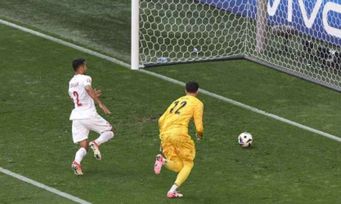 Portugalsko nasázelo Turecku tři branky. Ronaldo se blýskl parádním gestem, padl i bizarní vlastní gól