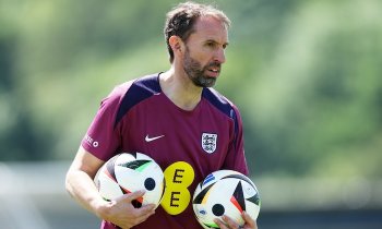 Zoufalá Anglie, alchymista Southgate mění zlato na obyčejný kov, zuří na Ostrovech