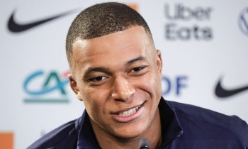 Jedna otázka na Real a dost. Byl bych trochu bastard, kdybych plivl na PSG, řekl Mbappé, řešil národní tým