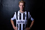 Další český přírůstek v Nizozemsku. K Sadílkovi, Janoškovi a Lingrovi přibyl Žambůrek. Fotbalového cestovatele získal Heracles