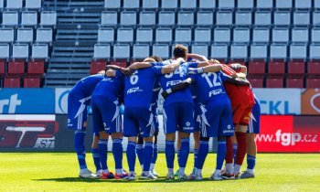 Béčko Olomouce má první výhru i přes komplikace. Kluci přijeli ve dvě ráno, odhalil kouč. Chystá se návrat ztraceného syna?