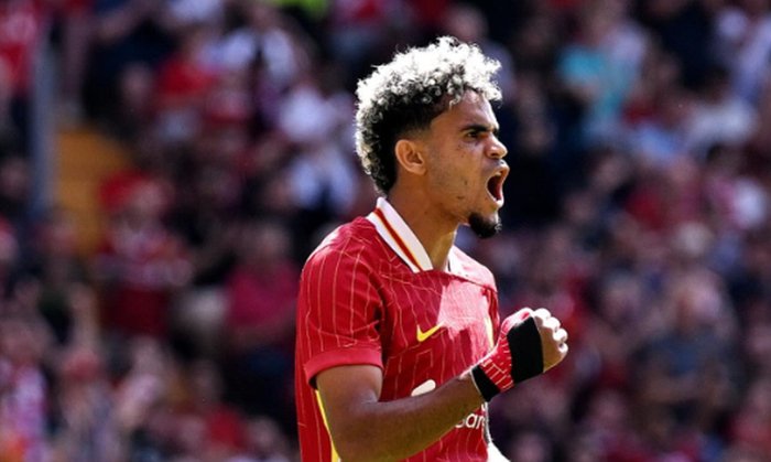 Nenasytný Salah dirigoval kolaps United, Liverpool po výhře 3:0 pokračuje v krasojízdě