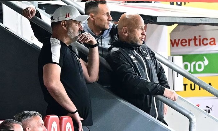 Gól není zločin: Slavia ovládla šlágr, předvedla parádní výkon, asistent trenéra byl ale zralý na důtku