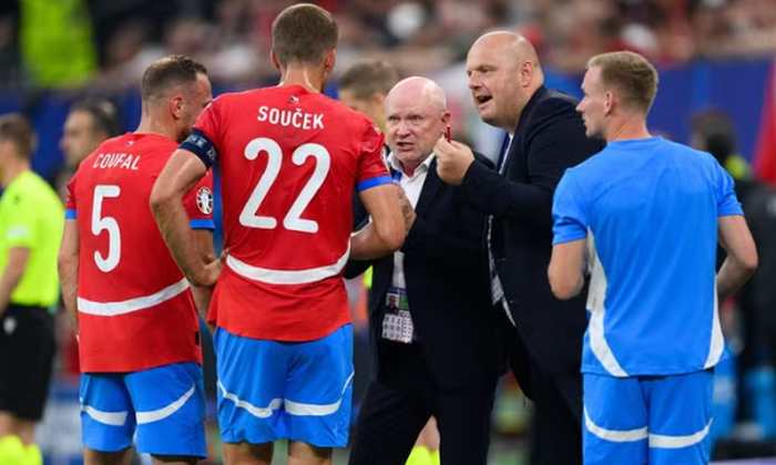 Česká reprezentace si v žebříčku FIFA i přes ostudu v Gruzii polepšila, posunula se o jedno místo